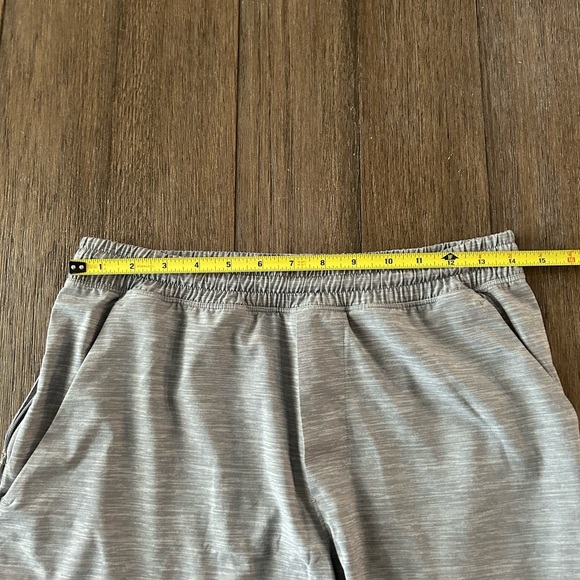 Lululemon Pace Breaker Shorts. 7 inches. Gray. - Picture 8 of 9